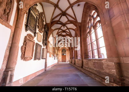 Kreuzgang in der Kathedrale von Basel, Schweiz Stockfoto