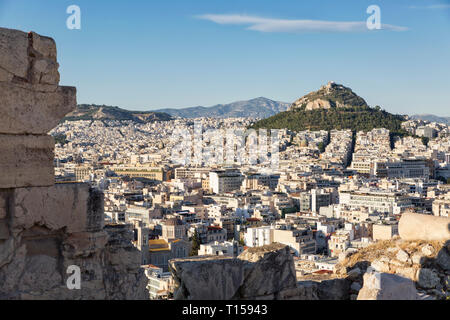 Griechenland, Athen, Blick von der Akropolis Richtung Mount Lycabettus Stockfoto