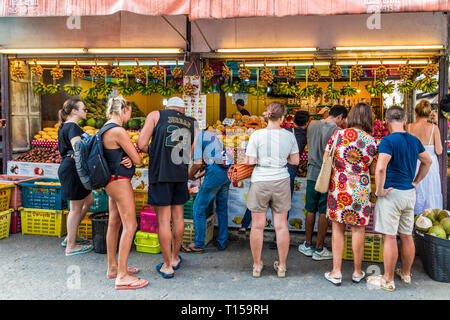 Eine typische Szene in Karon Phuket Thailand Stockfoto