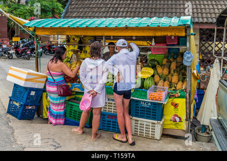 Eine typische Szene in Karon Phuket Thailand Stockfoto