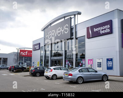 Milton Keynes, UK - 11. Februar 2019. Äußere einer Harveys Möbelhaus auf einem Retail Park. Stockfoto
