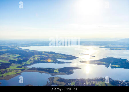Deutschland, Bayern, Chiemgau, Luftaufnahme von Prien und Chiemsee Stockfoto