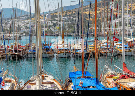 Bodrum, Türkei, 23. Mai 2011: Gulet Holz- Segelboote im Marina Stockfoto