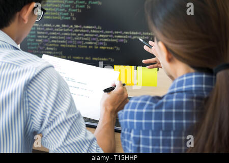 Programmierer Auslagern Entwickler Team Coding Technologies Website Design. Mobile Application Software, Cyber Space Konzept. Stockfoto