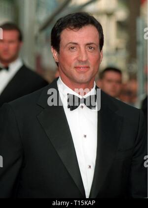 CANNES, FR. Mai 11, 1997: Sylvester Stallone bei den Filmfestspielen von Cannes 1997. Stockfoto