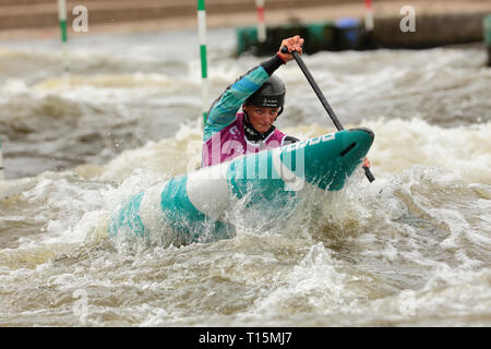 Nottingham UK 23 März 2019 Mallory Franklin konkurriert in Women's c1 am Kanuslalom Premier Division bei Holme Pierrepont heute © Peter Hutmacher/Alamy leben Nachrichten Stockfoto