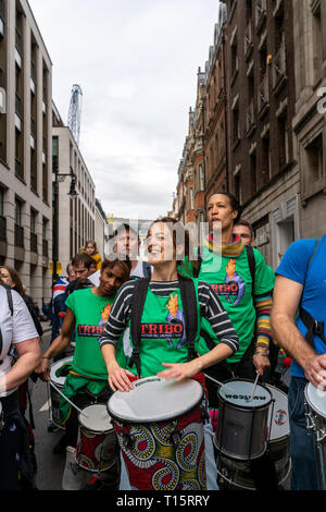 London, Großbritannien. 23. Mär 2019. Tausende von Menschen kommen zu einer Demonstration für eine zweite Volksabstimmung über Großbritannien Ausstieg aus der EU, bekannt als Brexit. Credit: AndKa/Alamy leben Nachrichten Stockfoto