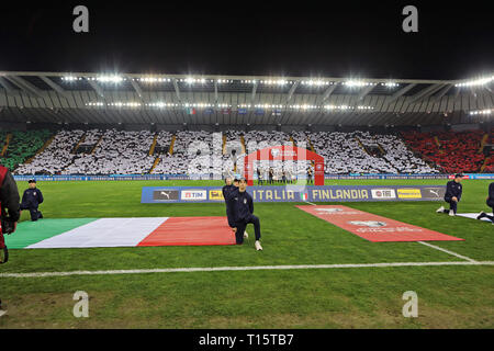 Udine, Italien. 23. Mär 2019. Foto LaPresse/Andrea Bressanutti 23.03.2019 Udine (Italia) Sport Calcio Italia vs. Finlandia - Europäische Qualifier - Stadio" Dacia Arena" Nella Foto: fans Foto LaPresse/Andrea Bressanutti März 23, 2019 Udine (Italien) Sport Fussball Italien Finnland - Europäische Qualifier vs - "Dacia Arena" Stadion der Pic: fans Credit: LaPresse/Alamy leben Nachrichten Stockfoto