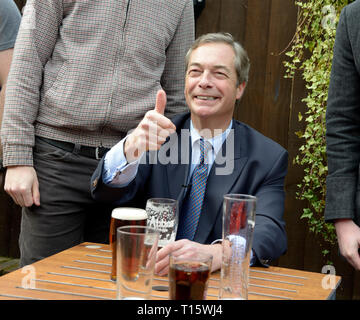 Nottingham, UK. 23 Mär, 2019. Nigel Farage, in Beeston, Nottingham, auf Urlaub März Kredit: Chris Whiteman/Alamy leben Nachrichten Stockfoto