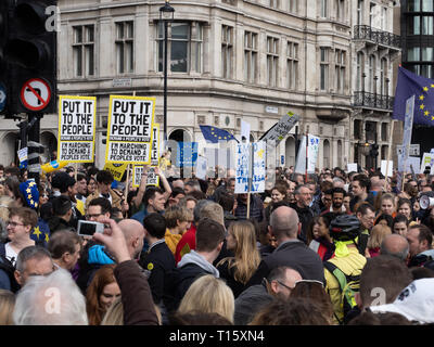 London, Großbritannien. 23 Mär, 2019. Über 1 Millionen Menschen kamen heute nach London eine weitere Abstimmung über Brexit zu verlangen. Fotografie von Ghene Snowdon Credit: Ghene Snowdon/Alamy leben Nachrichten Stockfoto