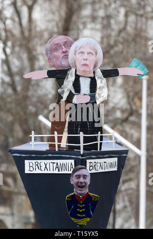 London, Großbritannien. 23 Mär, 2019. Völker Abstimmung März Brexitannia Titanic. Menge detail und Banner aus der Perspektive einer demonstrantin. Bleiben Banner, zweites Referendum. Credit: Tony Pincham/Alamy leben Nachrichten Stockfoto