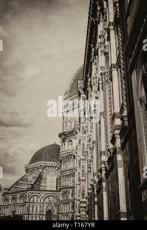 Der Dom von Florenz, formal benannten Kathedrale der Heiligen Maria der Blume, in der Piazza del Duomo, Florenz, Toskana, Italien. Stockfoto