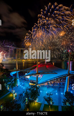 Singapur, Singapur - Februar 2, 2019: Feuerwerk Feiern zum chinesischen Neujahrsfest in der Bay Area in Singapur Stockfoto