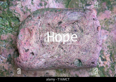 Hoffe, Worte, die auf Stein mit abstrakten Stein Hintergrund Stockfoto