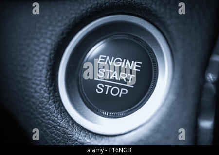 Start Stop Motor Auto weiße Taste Stockfoto