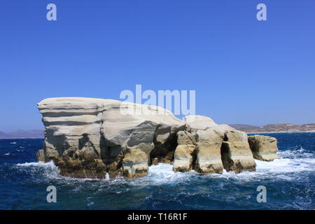 Einzigartige weiße Felsformationen von sarakiniko Strand. Insel Milos, Griechenland. Stockfoto