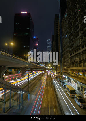 Hongkong lange Belichtung von Connaught Road gesehen. Stockfoto