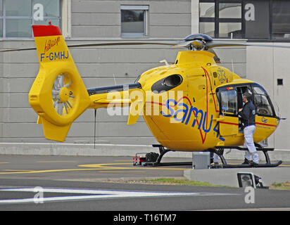 Rettungshubschrauber von Samu, Clermont-Ferrand, Auvergne, Frankreich Stockfoto