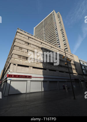 Ostende, Belgien - 7 August 2018: Bild des Europacentrum, mit seinen 103,9 Metern der höchste Wohngebäude in Ostende. Stockfoto