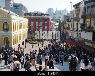 Macau, China - November 2, 2017: Ein Bild des touristischen - Macau von der Ruinen von St. Paul's gefüllt. Stockfoto