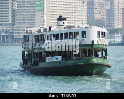 Central, Hong Kong - 3. November 2017: eine Nahaufnahme von der Vorderseite der Star Ferry in Hongkong. Das Schiff im Bild geht mit dem Namen Meridian Sta Stockfoto