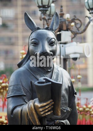 Kowloon, Hong Kong - November 03, 2017: eine Nahaufnahme eines der 12 Tierkreiszeichen Statuen im Wong Tai Sin Tempel in Hong Kong. Stockfoto