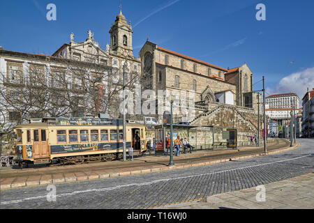 Kirche Kloster von San Francisco. Gotische und Barocke Architektur aus dem 14. Jahrhundert in Porto, Portugal. Stockfoto