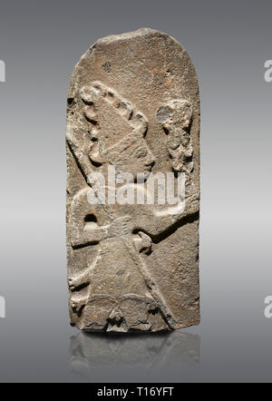 Hethiter monumentale Relief ofa Gott wahrscheinlich Holding Fangstangen. Ende der hethitischen Zeit - 900-700 BC. Archäologisches Museum Adana, Türkei. Erneut Stockfoto