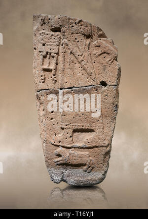 Hethiter monumentale Relief Fragment. Ende der hethitischen Zeit - 900-700 BC. Archäologisches Museum Adana, Türkei. Stockfoto