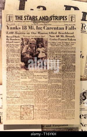 Vordere Seite der Sternenbanner Zeitung vom 13. Juni 1944, das Airborne Museum, Sainte-Mère-Eglise, Normandie, Frankreich. Stockfoto