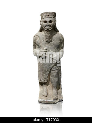 Hethiter baslat sculptute eines männlichen, Ende der hethitischen Zeit - 900-700 BC. Archäologisches Museum Adana, Türkei. Vor einem weißen Hintergrund Stockfoto