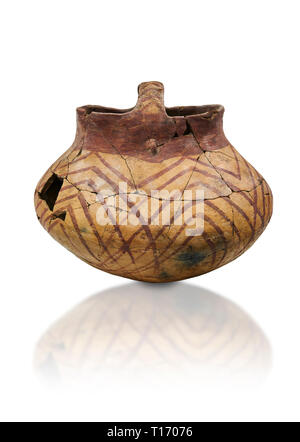 Kupferzeit eingerichtetes terra cotta Warenkorb Topf. Etwa 5000 v. Chr.. Catalhoyuk Sammlung, das Archäologische Museum von Konya, Türkei. Vor einem weißen Hintergrund Stockfoto