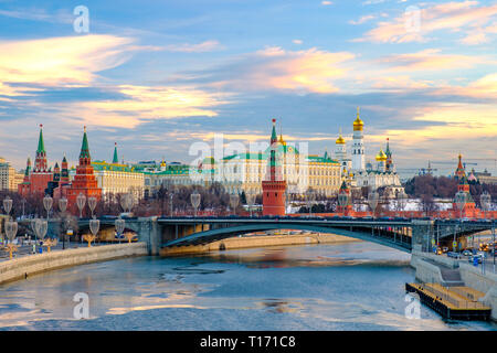 Morgen Stadt Landschaft mit auf den Moskauer Kreml. Stockfoto