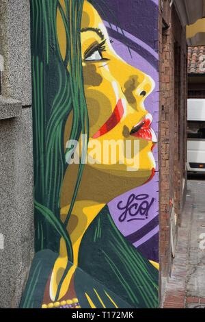 Graffiti Profil einer jungen Frau in Bogota La Candelaria Bezirk, Kolumbien Stockfoto