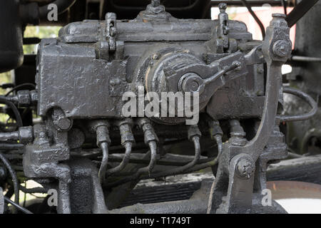 Mehr Details auf der alten Dampflokomotive. Heavy Iron Teile. Lokomotive in Teilen. Close-up Stockfoto