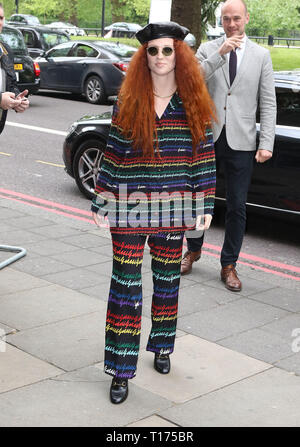 Mai 19, 2016 - London, England, UK-die Ivor Novello Awards 2016, Grosvenor House Hotel - Vor der Ankunftshalle Foto zeigt: Jess Glynne Stockfoto