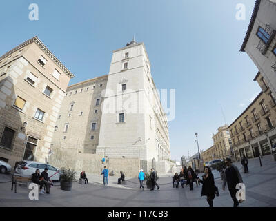 TOLEDO - SPANIEN - Feb 20, 2019: Der Alcázar von Toledo ist eine steinerne Festung im höchsten Teil von Toledo, Spanien. Stockfoto