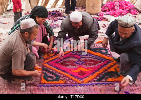 Filzherstellung ist ein kulturelles und traditionelles Handwerk in der Autonomen Region Xinjiang, China. Stockfoto