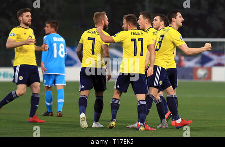 Schottlands Kenny McLean (ganz rechts) feiert zählenden erste Ziel seiner Seite des Spiels mit Teamkollegen während der UEFA EURO 2020 Qualifikation, Gruppe I match Im Stadion San Marino, Serravalle. Stockfoto