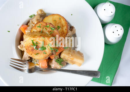 Ein klassisches englisches Pub/Restaurant Dish von Lancashire Hotpot. Stockfoto