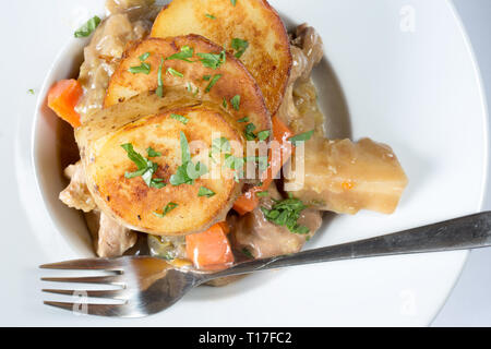 Ein klassisches englisches Pub/Restaurant Dish von Lancashire Hotpot. Stockfoto