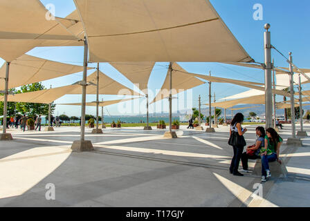 Izmir, Türkei, 23. Mai 2008: Menschen bei Konak Square Stockfoto