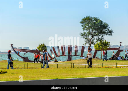 Izmir, Türkei, 23. Mai 2008: Menschen bei Konak Square Stockfoto