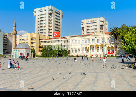 Izmir, Türkei, 23. Mai 2008: Regierungsgebäude in Konak Square Stockfoto