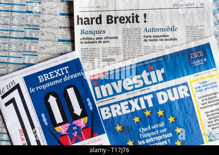 Französische Zeitung Artikel über Großbritannien aus der EU und die Gefahren des harten Brexit. Stockfoto