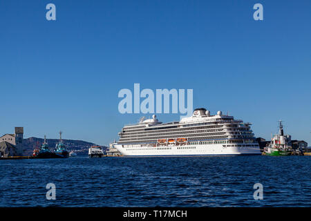 Kreuzfahrtschiff Viking Sky im Hafen von Bergen, Norwegen, zehn Tage vor dem dramatischen Unfall bei Hustadvika weiter nördlich an der norwegischen Küste. Coinciden Stockfoto