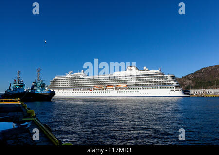 Kreuzfahrtschiff Viking Sky im Hafen von Bergen, Norwegen, zehn Tage vor dem dramatischen Unfall bei Hustadvika weiter nördlich an der norwegischen Küste. Coinciden Stockfoto