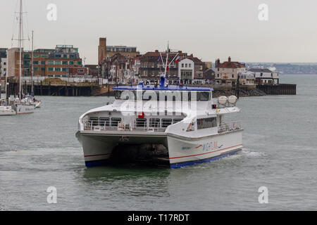 Die wight Ryder ICH, eine Wightlink Isle of Wight Fähre im Hafen von Portsmouth, England, Großbritannien. Stockfoto