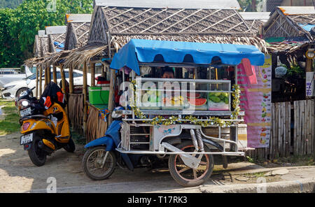 Motorrad mit Seitenwagen als mobile Food verwendet, Lamai, Koh Samui, Surat Thani, Golf von Thailand, Thailand Stockfoto