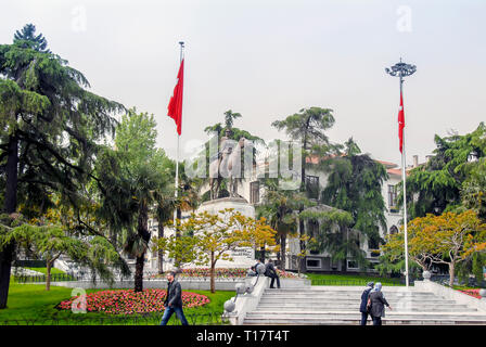 Bursa, Türkei, 01. Mai 2012: Statue von Atatürk. Stockfoto